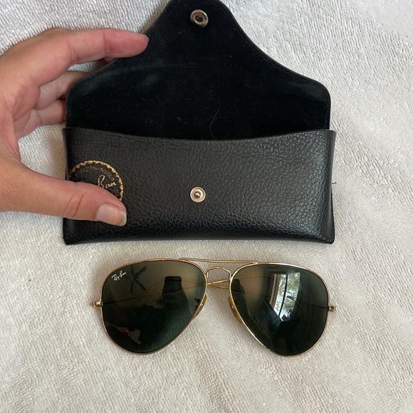 RayBan gold Aviators with Black lens - Picture 6 of 10